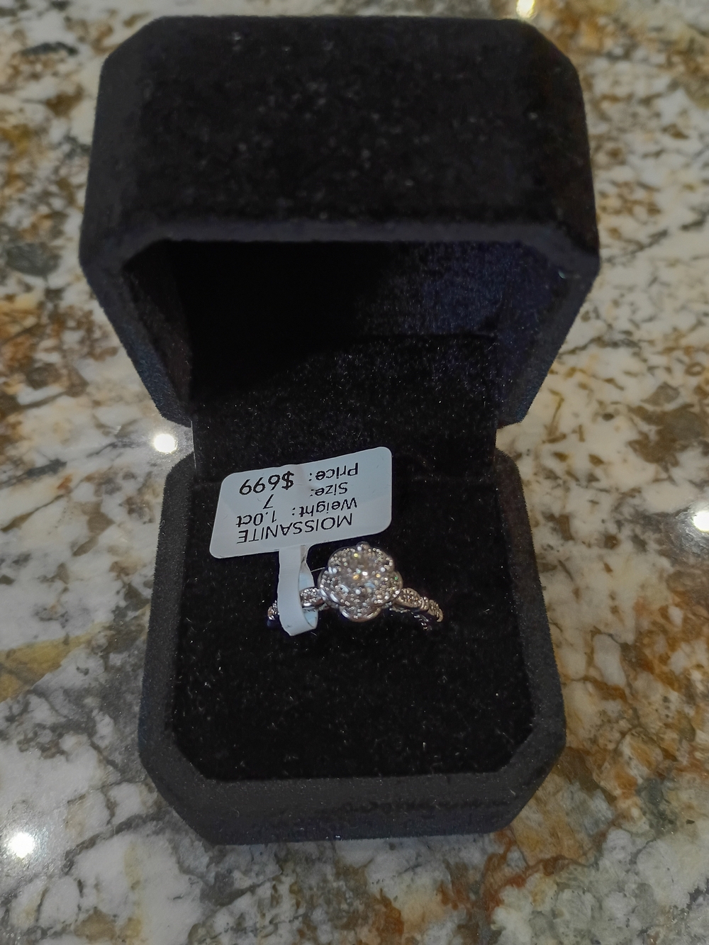 New 1.0 CT Moissanite Ring Size 7 with GRA Packet NWT